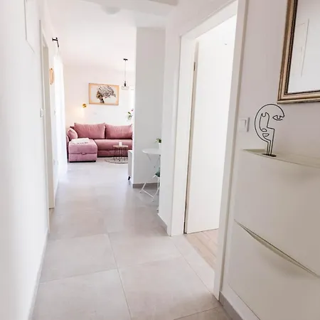 Rising Sun, Apartman Ražanac