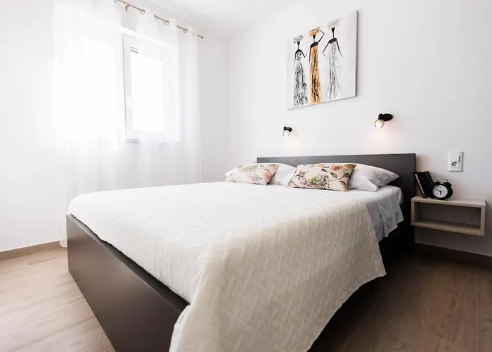 Апартаменты Rising Sun, Ражанац