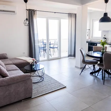 Rising Sun, Apartment