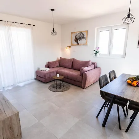 Rising Sun, Apartmán