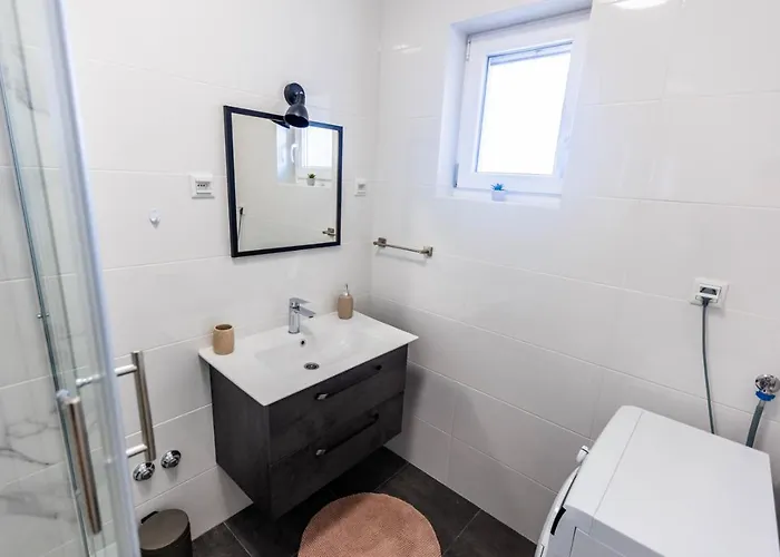 아파트 Rising Sun, *