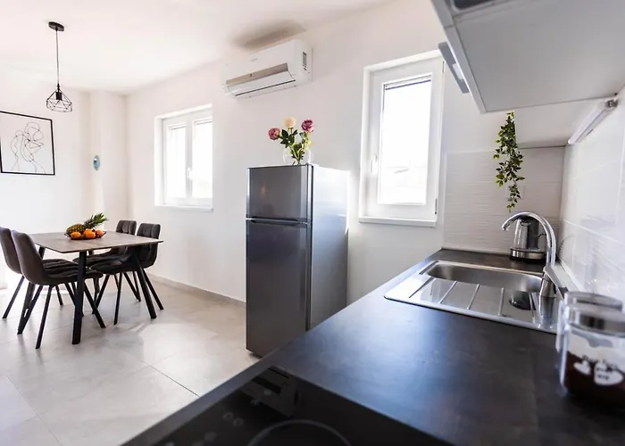 Rising Sun, 아파트