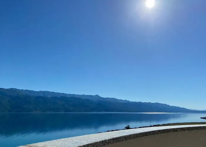 Rising Sun, 아파트 *